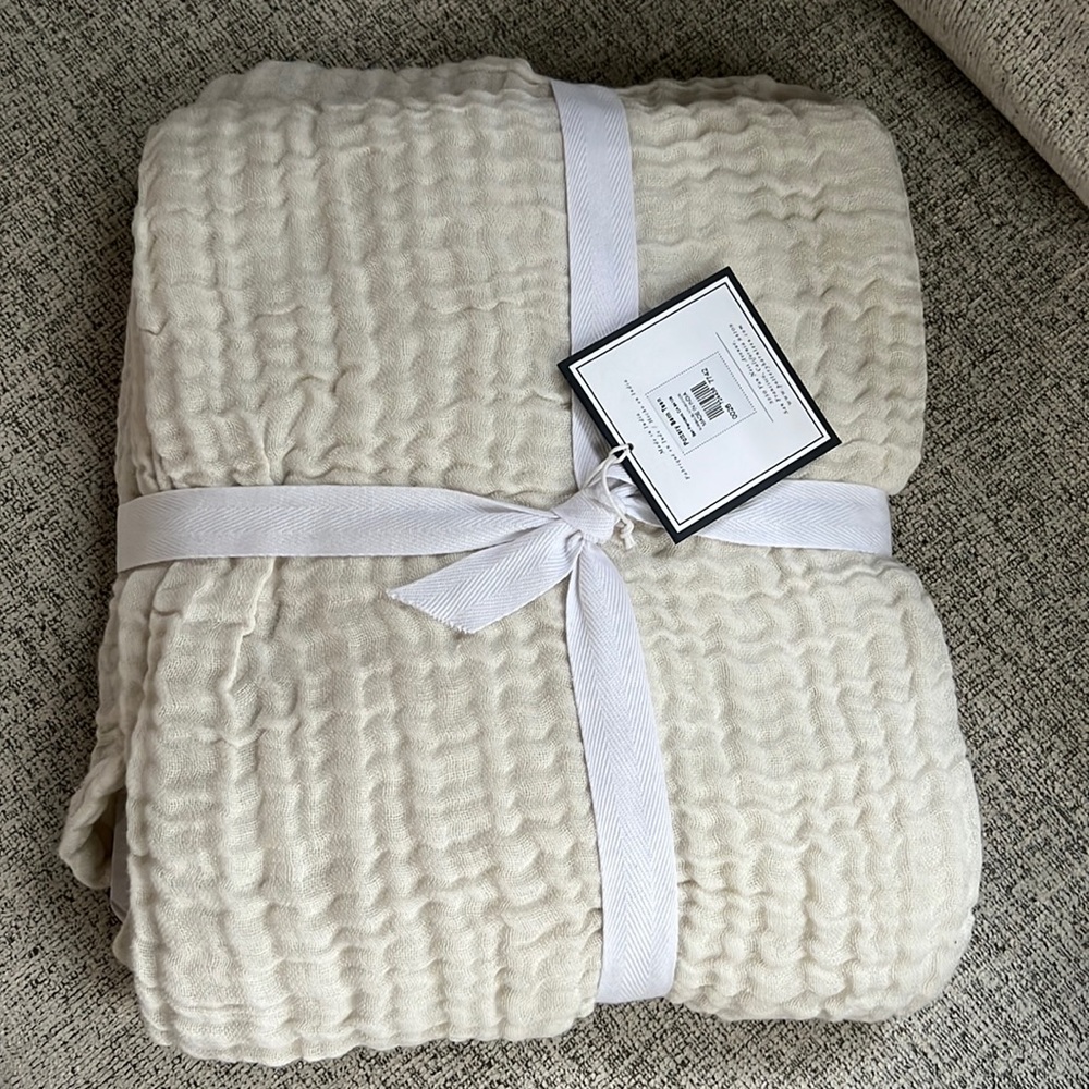 NWT Muslin Reversible Throw from Pottery Barn Dorm. 50x60”